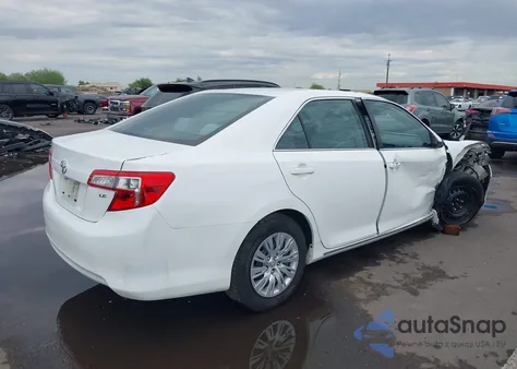 2014 Toyota Camry L/Se/Le/Xle z USA, uszkodzony, nr VIN 4T4BF1FK6ER435757